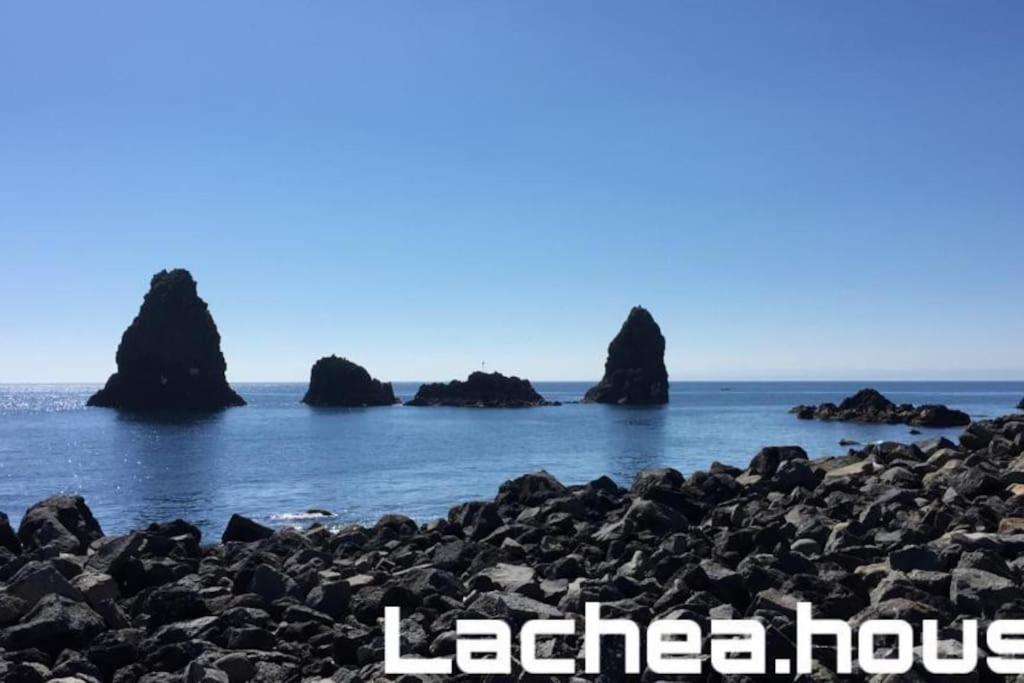 Lachea House appartamento sul mare dei Ciclopi Aci Castello Esterno foto